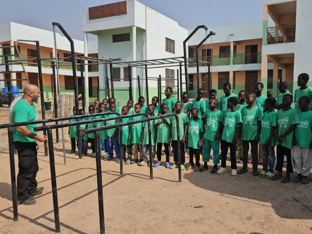 Help Dunya Schule in Ghana – Kinder in der Pause auf dem Schulhof