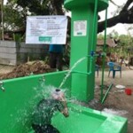 Help Dunya Brunnenbau . Mehrere hunderte Brunnen wurden schon Dank Euren Spenden erbaut und zahlreiche Menschen können sich daran bedienen. Durch den Bau eines Brunnens unterstützt Ihr nicht nur die Arbeitswirtschaft sondern auch die Bildung der jüngeren, da sie statt Wasser zu schleppen, die Schule besuchen können. Help Dunya Brunnenbau