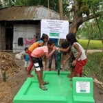 Help Dunya Brunnenbau. Mehrere hunderte Brunnen wurden schon Dank Euren Spenden erbaut und zahlreiche Menschen können sich daran bedienen. Durch den Bau eines Brunnens unterstützt Ihr nicht nur die Arbeitswirtschaft sondern auch die Bildung der jüngeren, da sie statt Wasser zu schleppen, die Schule besuchen können. Help Dunya Brunnenbau