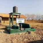 hHelp Dunya Brunnenbau Mehrere hunderte Brunnen wurden schon Dank Euren Spenden erbaut und zahlreiche Menschen können sich daran bedienen. Durch den Bau eines Brunnens unterstützt Ihr nicht nur die Arbeitswirtschaft sondern auch die Bildung der jüngeren, da sie statt Wasser zu schleppen, die Schule besuchen können. Help Dunya Brunnenbau