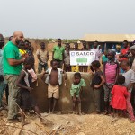 hHelp Dunya Brunnenbau Mehrere hunderte Brunnen wurden schon Dank Euren Spenden erbaut und zahlreiche Menschen können sich daran bedienen. Durch den Bau eines Brunnens unterstützt Ihr nicht nur die Arbeitswirtschaft sondern auch die Bildung der jüngeren, da sie statt Wasser zu schleppen, die Schule besuchen können. Help Dunya Brunnenbau
