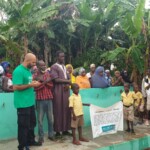 hHelp Dunya Brunnenbau Mehrere hunderte Brunnen wurden schon Dank Euren Spenden erbaut und zahlreiche Menschen können sich daran bedienen. Durch den Bau eines Brunnens unterstützt Ihr nicht nur die Arbeitswirtschaft sondern auch die Bildung der jüngeren, da sie statt Wasser zu schleppen, die Schule besuchen können. Help Dunya Brunnenbau