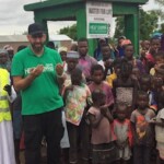 hHelp Dunya Brunnenbau Mehrere hunderte Brunnen wurden schon Dank Euren Spenden erbaut und zahlreiche Menschen können sich daran bedienen. Durch den Bau eines Brunnens unterstützt Ihr nicht nur die Arbeitswirtschaft sondern auch die Bildung der jüngeren, da sie statt Wasser zu schleppen, die Schule besuchen können. Help Dunya Brunnenbau
