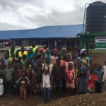 hHelp Dunya Brunnenbau Mehrere hunderte Brunnen wurden schon Dank Euren Spenden erbaut und zahlreiche Menschen können sich daran bedienen. Durch den Bau eines Brunnens unterstützt Ihr nicht nur die Arbeitswirtschaft sondern auch die Bildung der jüngeren, da sie statt Wasser zu schleppen, die Schule besuchen können. Help Dunya Brunnenbau