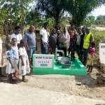 hHelp Dunya Brunnenbau Mehrere hunderte Brunnen wurden schon Dank Euren Spenden erbaut und zahlreiche Menschen können sich daran bedienen. Durch den Bau eines Brunnens unterstützt Ihr nicht nur die Arbeitswirtschaft sondern auch die Bildung der jüngeren, da sie statt Wasser zu schleppen, die Schule besuchen können. Help Dunya Brunnenbau