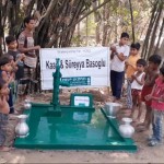 Help Dunya Brunnenbau . Mehrere hunderte Brunnen wurden schon Dank Euren Spenden erbaut und zahlreiche Menschen können sich daran bedienen. Durch den Bau eines Brunnens unterstützt Ihr nicht nur die Arbeitswirtschaft sondern auch die Bildung der jüngeren, da sie statt Wasser zu schleppen, die Schule besuchen können. Help Dunya Brunnenbau