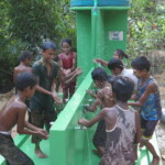 Help Dunya Brunnenbau. Mehrere hunderte Brunnen wurden schon Dank Euren Spenden erbaut und zahlreiche Menschen können sich daran bedienen. Durch den Bau eines Brunnens unterstützt Ihr nicht nur die Arbeitswirtschaft sondern auch die Bildung der jüngeren, da sie statt Wasser zu schleppen, die Schule besuchen können. Help Dunya Brunnenbau