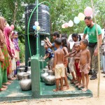 Help Dunya Brunnenbau. Mehrere hunderte Brunnen wurden schon Dank Euren Spenden erbaut und zahlreiche Menschen können sich daran bedienen. Durch den Bau eines Brunnens unterstützt Ihr nicht nur die Arbeitswirtschaft sondern auch die Bildung der jüngeren, da sie statt Wasser zu schleppen, die Schule besuchen können. Help Dunya Brunnenbau