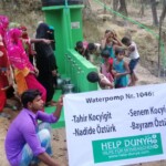 Help Dunya Brunnenbau. Mehrere hunderte Brunnen wurden schon Dank Euren Spenden erbaut und zahlreiche Menschen können sich daran bedienen. Durch den Bau eines Brunnens unterstützt Ihr nicht nur die Arbeitswirtschaft sondern auch die Bildung der jüngeren, da sie statt Wasser zu schleppen, die Schule besuchen können. Brunnenbau Help Dunya